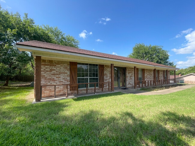 9515 Stony Point Dr in Waco, TX - Building Photo - Building Photo