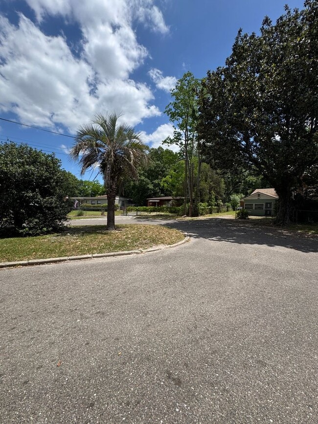 1015 Ontario St in Jacksonville, FL - Building Photo - Building Photo