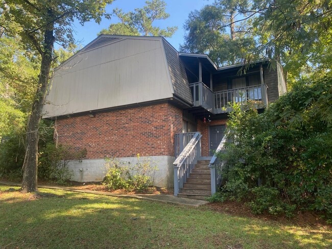 property at 2261 Claremont Ln