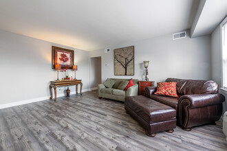 Forest Ridge Apartments in Parma, OH - Building Photo - Interior Photo