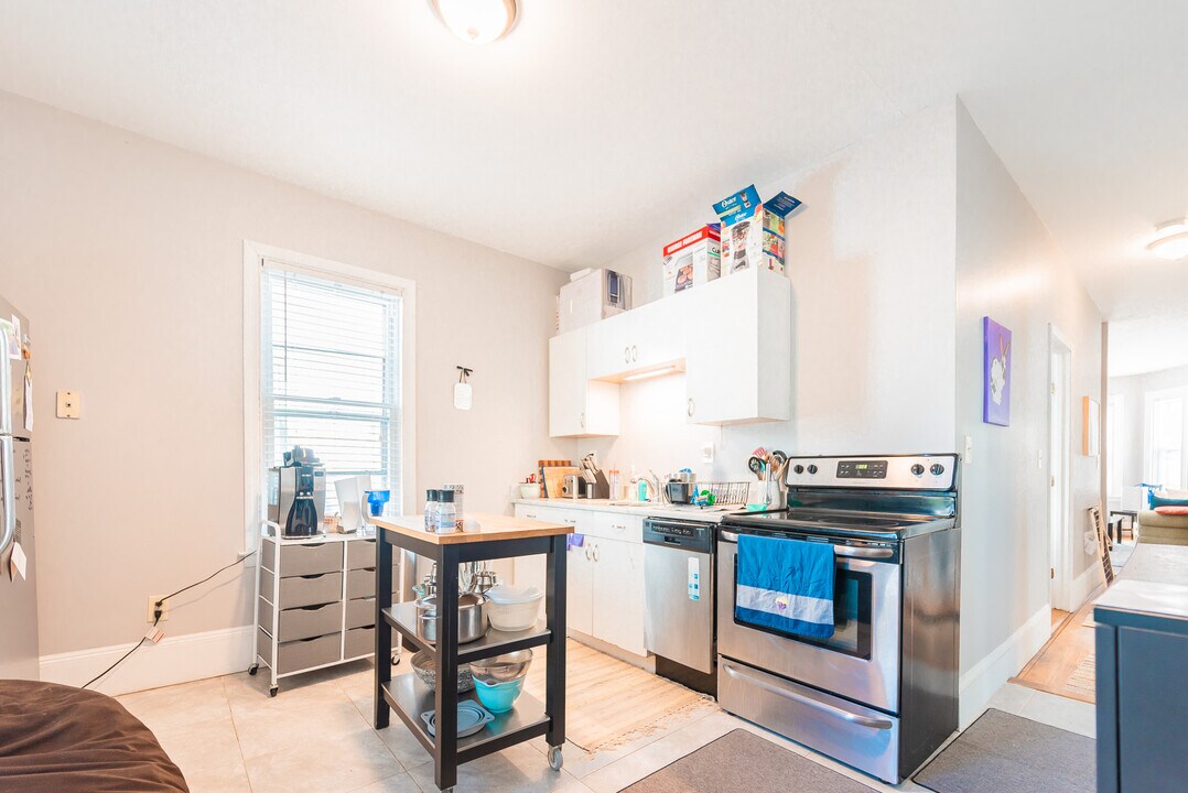 47 Cornwall St, Unit 1 in Boston, MA - Foto de edificio
