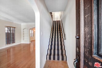 1020 Hi Point St in Los Angeles, CA - Building Photo - Building Photo