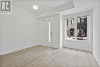 3069 Pharmacy Ave in Toronto, ON - Building Photo - Building Photo