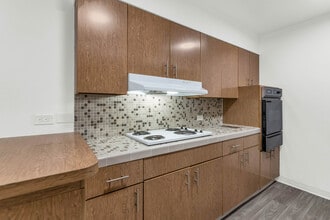The Phoenix Apartments on 6th Avenue in Phoenix, AZ - Building Photo - Building Photo