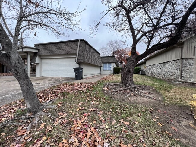 property at 5629 S Harvard Ct