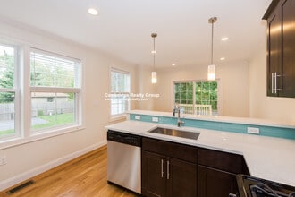 217 Arlington St, Unit 1 in Medford, MA - Foto de edificio - Building Photo