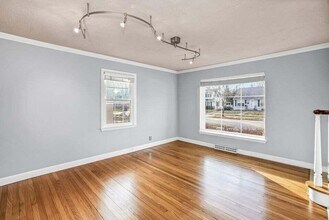 5160 N Bay Ridge Ave in Whitefish Bay, WI - Building Photo - Building Photo