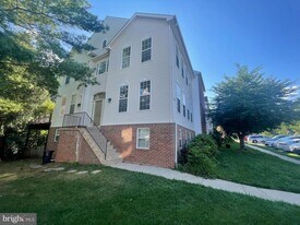 21234 Millwood Square in Sterling, VA - Building Photo