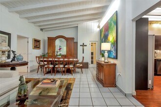 5845 SW 88th St in Miami, FL - Building Photo - Building Photo