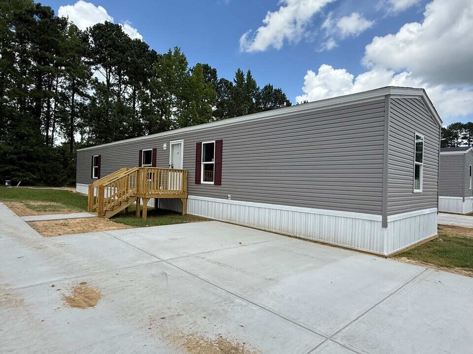 535 Canterbury Ct in Timmonsville, SC - Building Photo