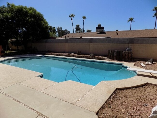 741 W Coral Gables Dr in Phoenix, AZ - Building Photo - Building Photo