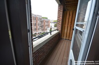 111 Sutherland Rd, Unit 1 in Boston, MA - Foto de edificio - Building Photo