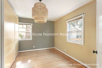 7061 N University Ave in Portland, OR - Building Photo - Building Photo