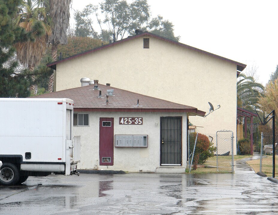 425 Emerald Ave in El Cajon, CA - Building Photo