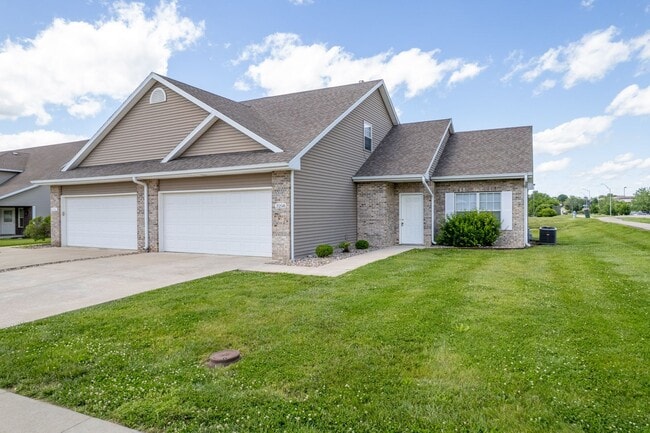 3256-3258-3258 Wind River Cir in Columbia, MO - Building Photo - Building Photo