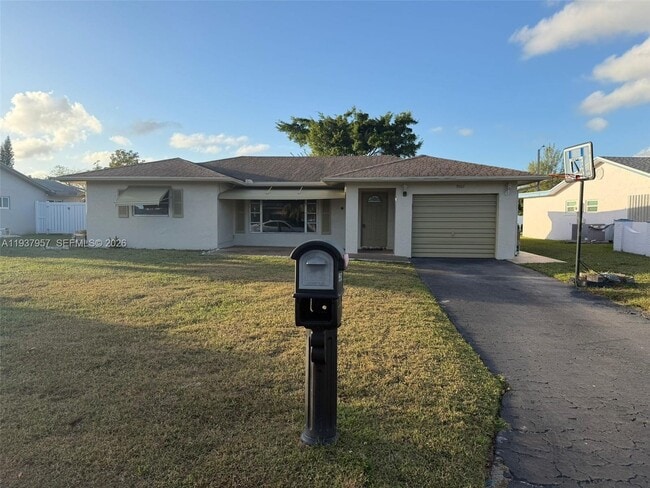 9507 NW 80th Ct in Tamarac, FL - Building Photo - Building Photo