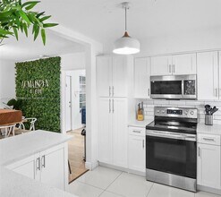 4810 Johnson St in Hollywood, FL - Foto de edificio - Building Photo