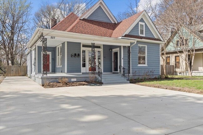 property at 227 N Willett St