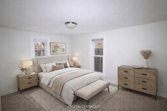 132 Bridge Rd in Salisbury, MA - Foto de edificio - Building Photo