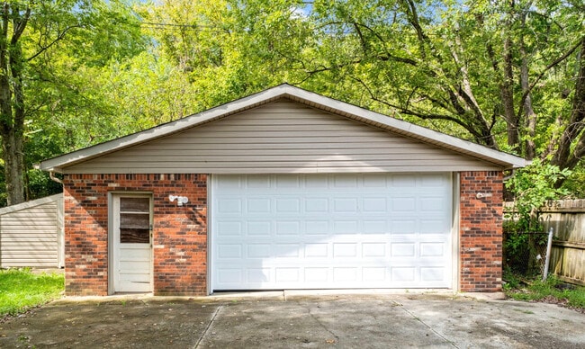 8216 Afterglow Dr in Louisville, KY - Building Photo - Building Photo