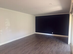 8545 Villa La Jolla Dr in San Diego, CA - Building Photo - Building Photo