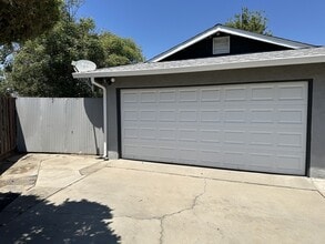 1321 Woodside Dr in Modesto, CA - Building Photo - Building Photo