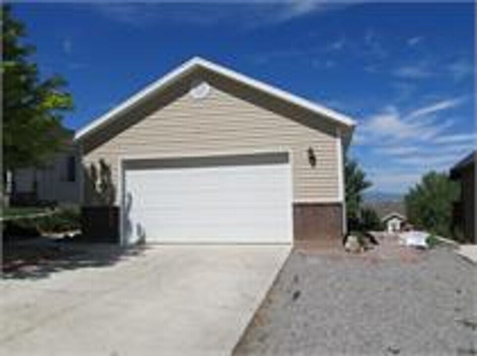 143 N Oh Henry St in Santaquin, UT - Building Photo