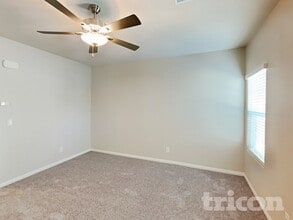 7237 Halo Falls St in North Las Vegas, NV - Foto de edificio - Building Photo