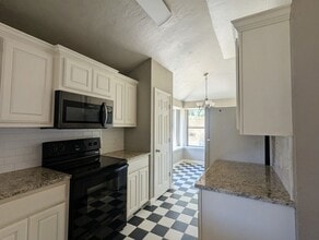 1005 Valley Ct in Edmond, OK - Building Photo - Building Photo