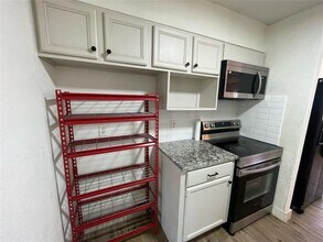 411 Guyer St in Sugar Land, TX - Building Photo - Building Photo