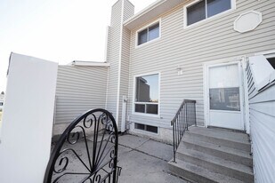 Knottwood Terrace in Edmonton, AB - Building Photo