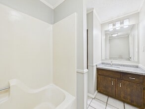 107 Guillot Rd, Unit Guillott in Youngsville, LA - Building Photo - Building Photo