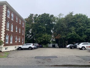 30 Russell St in Quincy, MA - Foto de edificio - Building Photo