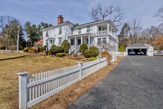 25 Woodbridge St in South Hadley, MA - Building Photo - Building Photo