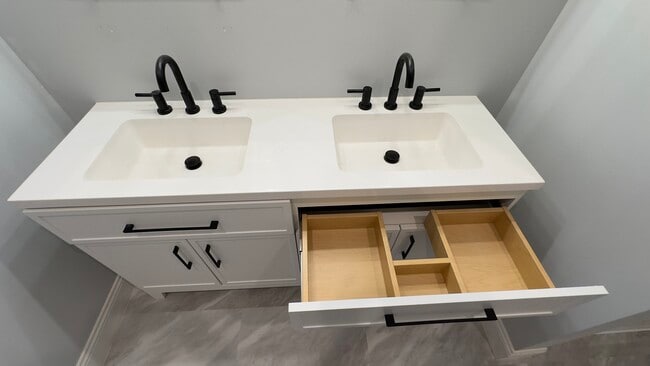 1602 Central Ave in Dubuque, IA - Foto de edificio - Building Photo