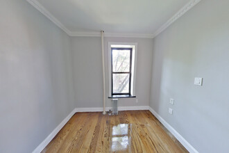 212 E 105th St in New York, NY - Building Photo - Building Photo