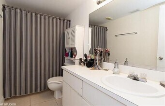 8242 NW 24th St in Coral Springs, FL - Building Photo - Building Photo