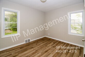 2400 Noble Rd in Cleveland Heights, OH - Building Photo - Building Photo