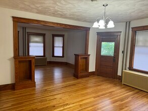 49 Houghton St, Unit 1 in Worcester, MA - Building Photo - Building Photo