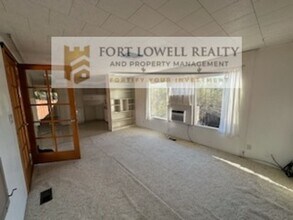 2747 S Kinney Rd in Tucson, AZ - Building Photo - Building Photo