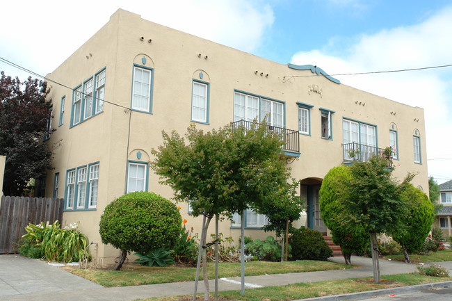 5229-5235 Genoa St in Oakland, CA - Foto de edificio - Building Photo