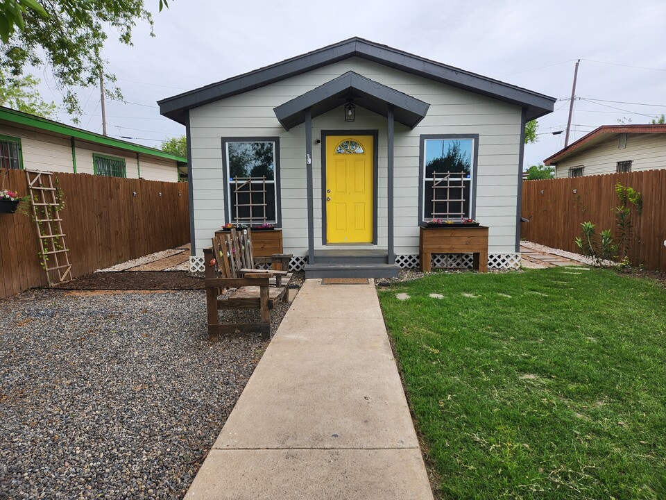 1216 E Sanchez St in Pharr, TX - Building Photo