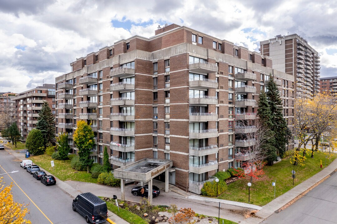 5790 Rembrandt Ave in Côte-St-Luc, QC - Building Photo