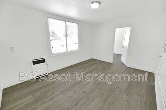 2039 MacArthur Blvd in Oakland, CA - Building Photo - Building Photo