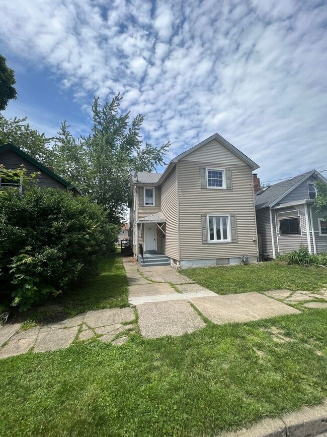 property at 1122 E 11th St