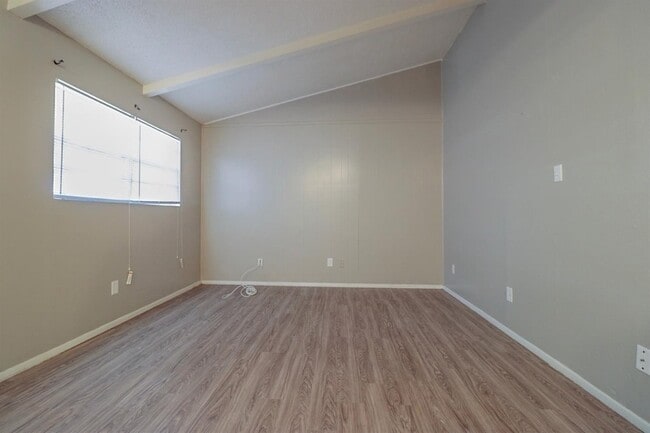 1710 Elkhart Ave in Lubbock, TX - Foto de edificio - Building Photo