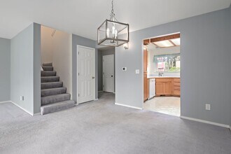 1250 SW Heller Rd in Oak Harbor, WA - Building Photo - Building Photo