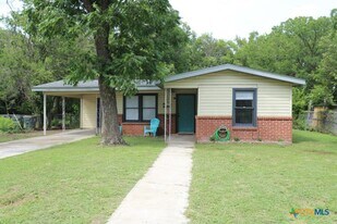 128 Sherwood St in San Marcos, TX - Building Photo