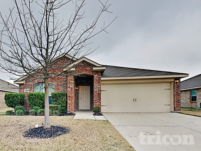 3025 Iris Dr in Lancaster, TX - Building Photo - Building Photo