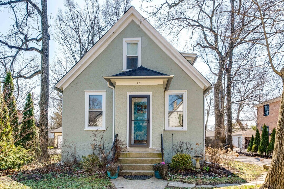 601 Ryan Pl in Lake Forest, IL - Building Photo
